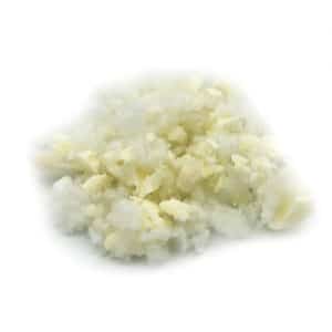 Polyester vulling met stukjes latex voor extra veerkracht.