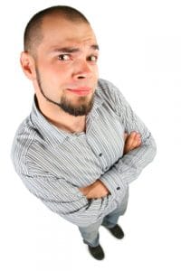 Man die bedenkelijk kijkt