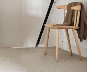 Stoel op lichte vloer